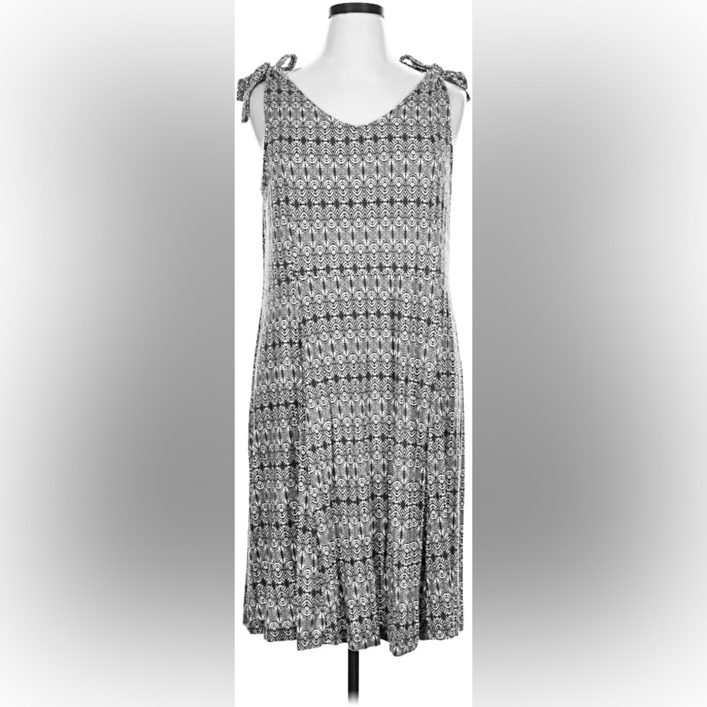 Ellos Plus Size 2X (26/28 4X) Black and White Backless Dress